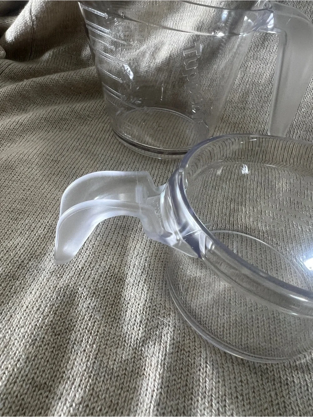2- 🆕Clear Plastic Measuring Cup with Handle - Transparent